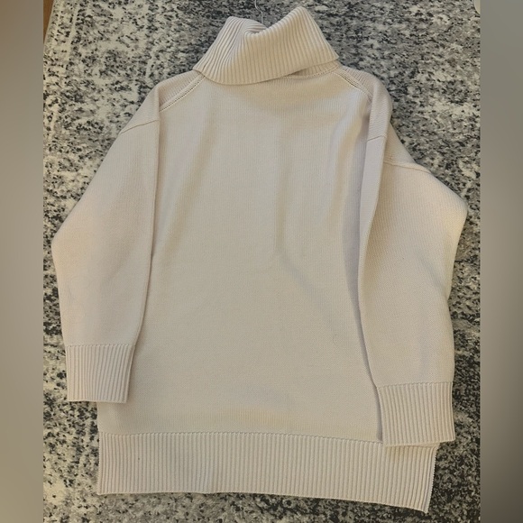 Aritiza babton turtleneck sweater. New condition. Never worn! Size 2 - Picture 2 of 4